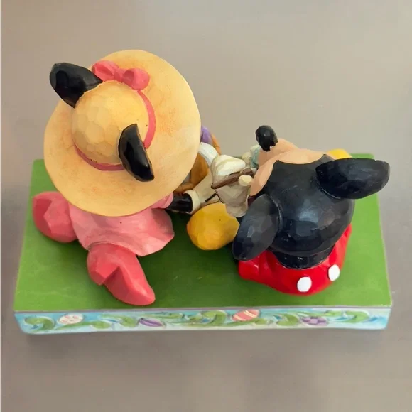 Jim Shore Disney Traditions Mickey & Minnie Mouse Easter Artistry 6008319 (1488) - Picture 9 of 16